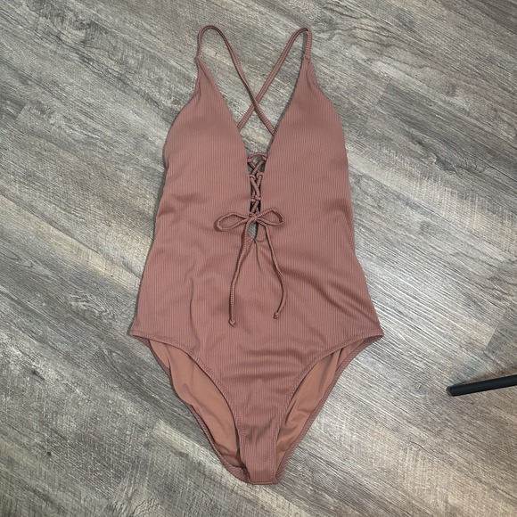 CUPSHE Womens NWT Solid Color V Neck Lace Up Ribbed One Piece Swimsuit XL Mauve - Picture 2 of 9